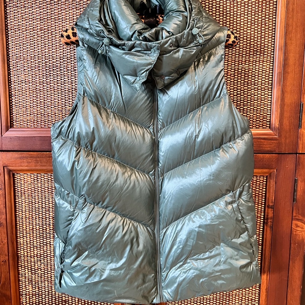 Womens green Athleta puff vest size Small